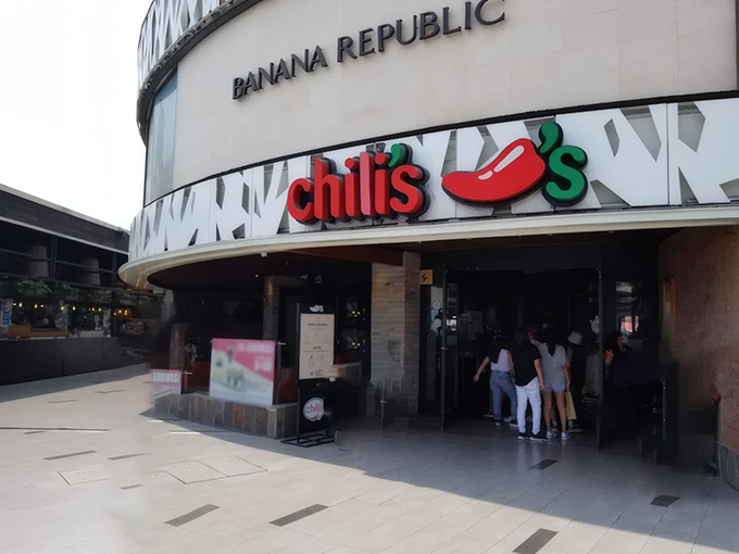 mantenimiento y soporte de ventiladores y aire acondicionado en restaurante Chilis